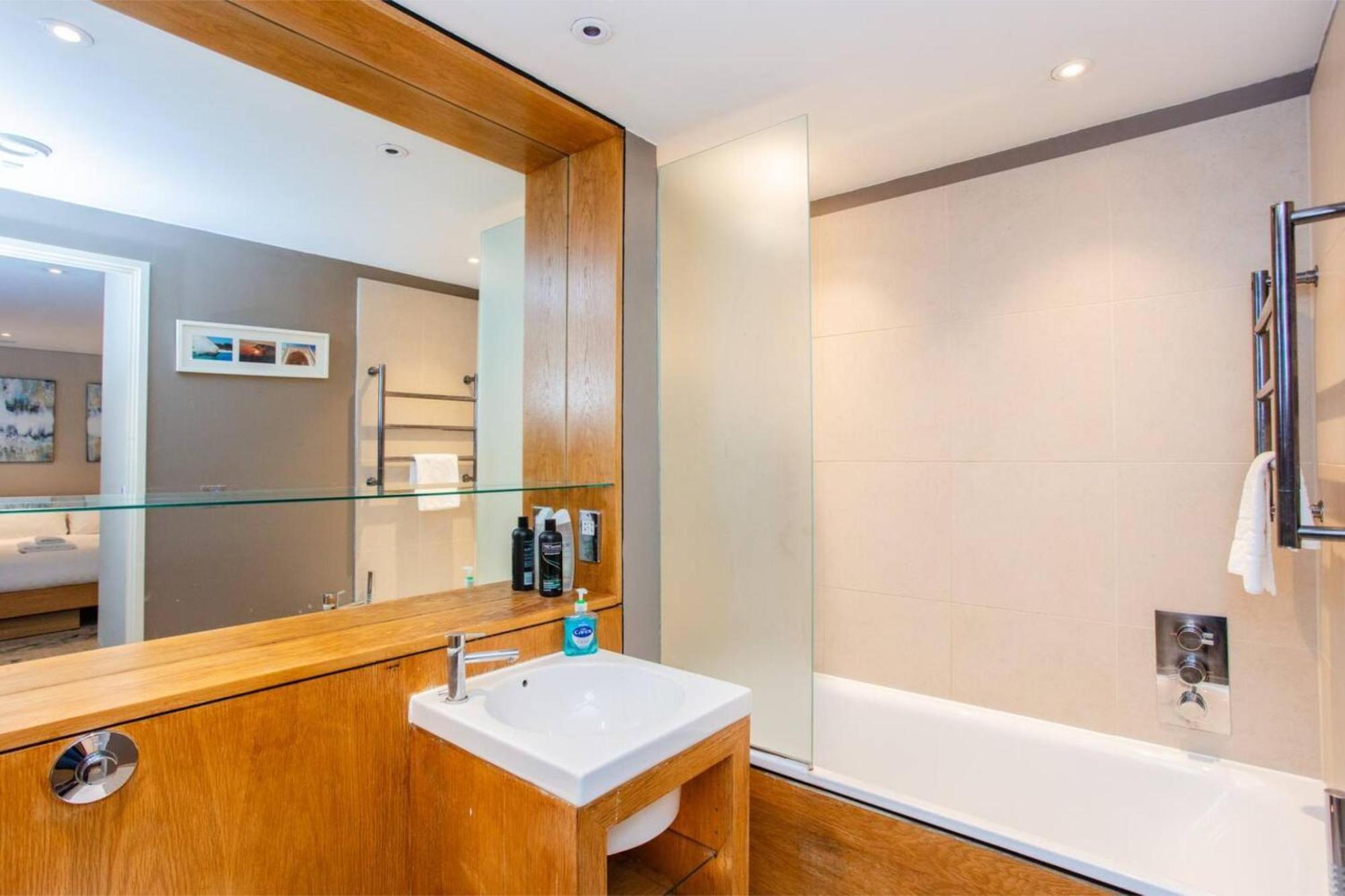 Modern 3 Bedroom Apartment in Paddington Londen Buitenkant foto