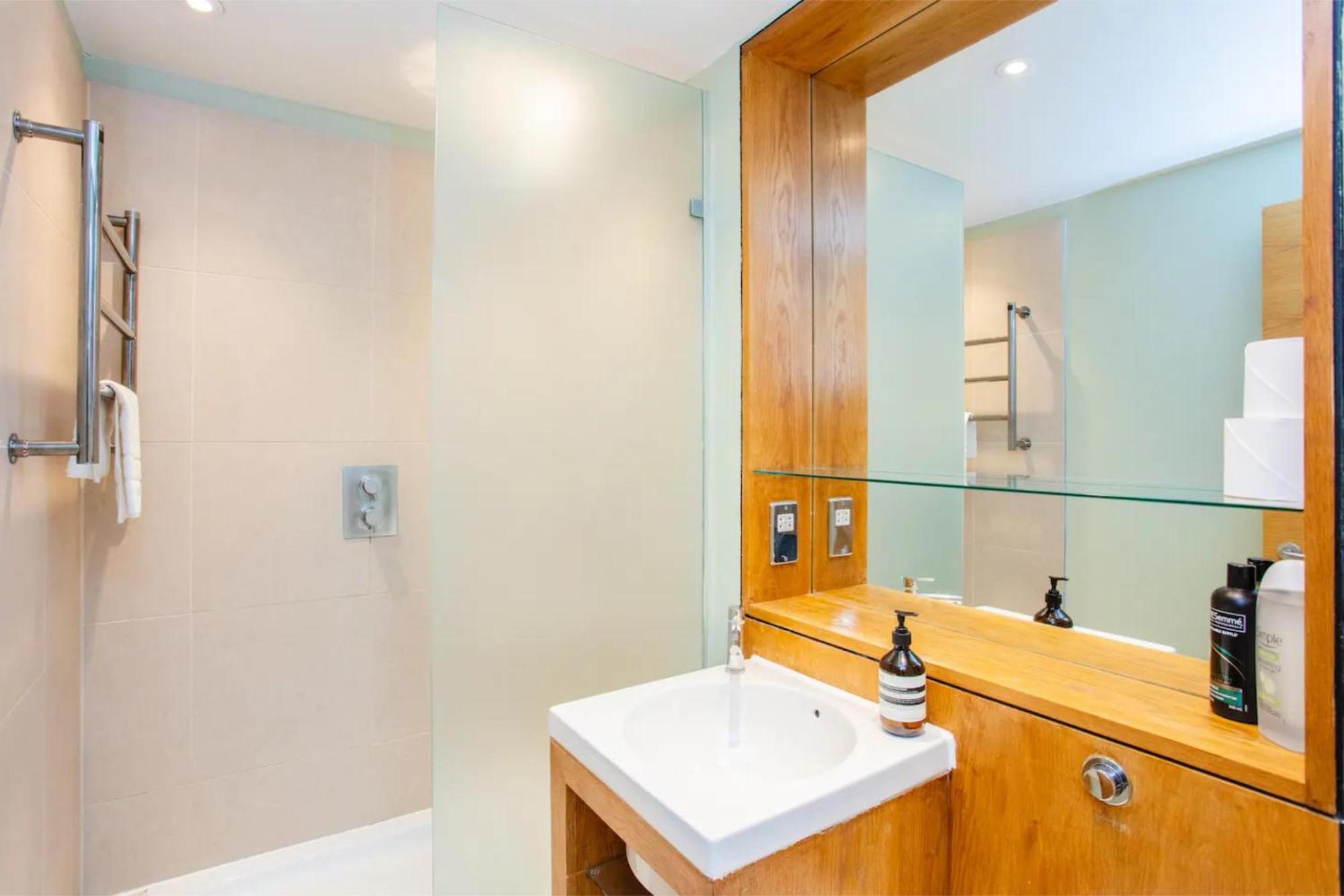Modern 3 Bedroom Apartment in Paddington Londen Buitenkant foto