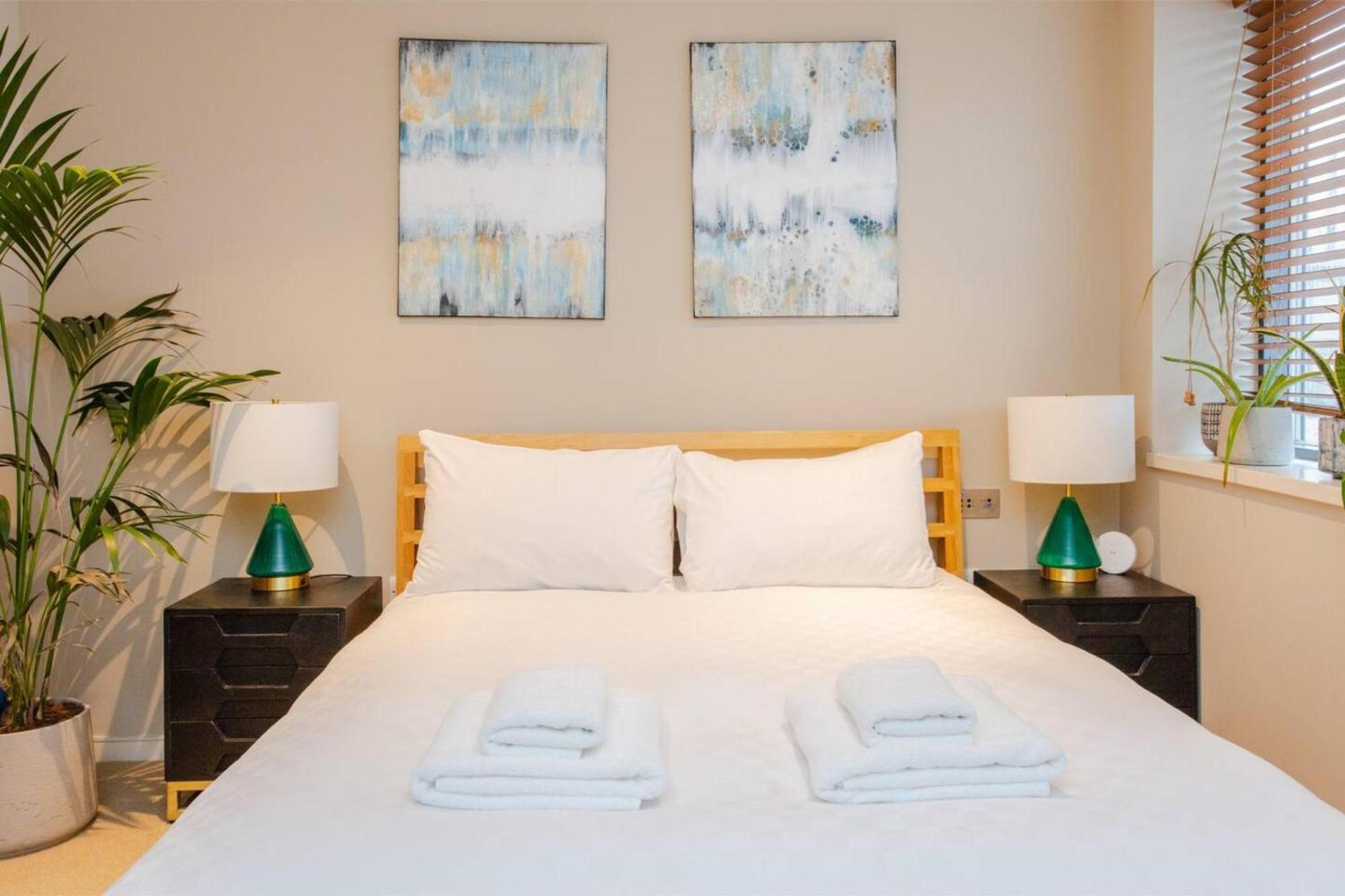 Modern 3 Bedroom Apartment in Paddington Londen Buitenkant foto